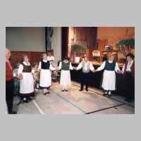 59-09-1024 1. Kirchspieltreffen 1995. Die Volkstanzgruppe der Ostpreussen aus Buchen .JPG